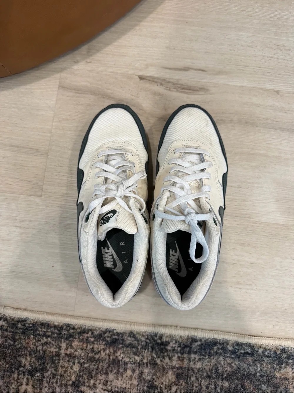 Nike Woman Low-Top Sneakers in Cream and Dark Green